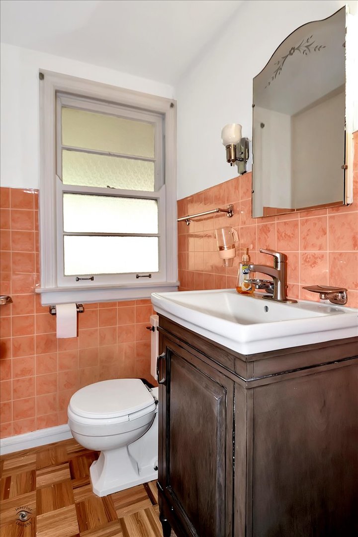 9527 South Damen Avenue Chicago, IL 60643 - Photo 14 of 30 a bathroom with a sink a toilet and mirror
