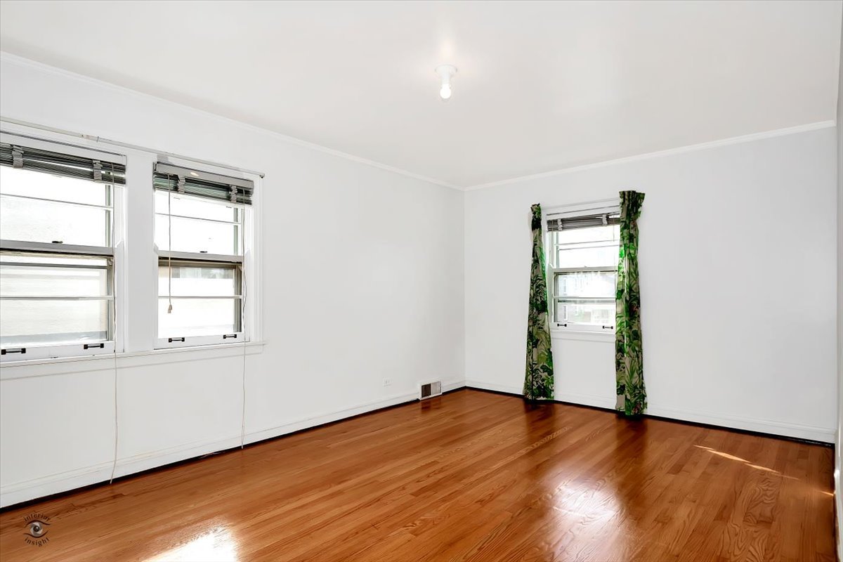9527 South Damen Avenue Chicago, IL 60643 - Photo 16 of 30 an empty room with wooden floor and windows