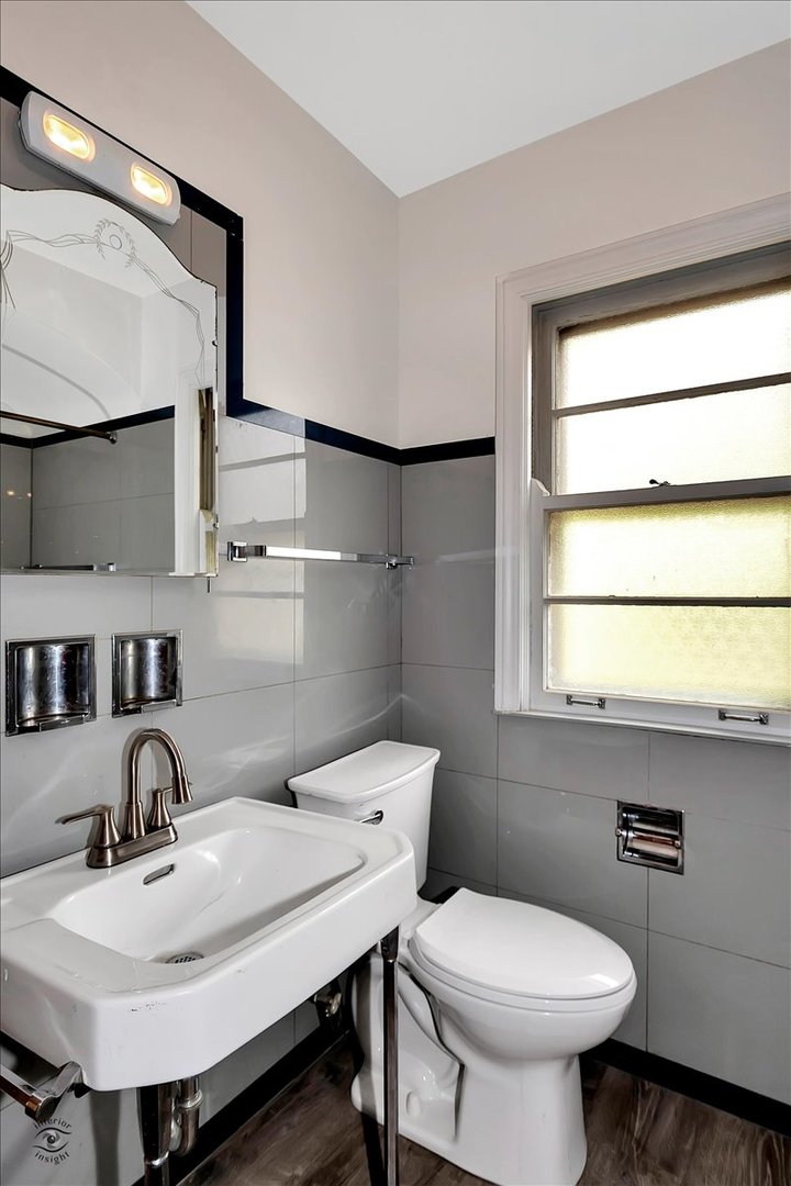 9527 South Damen Avenue Chicago, IL 60643 - Photo 20 of 30 a bathroom with a sink toilet and mirror