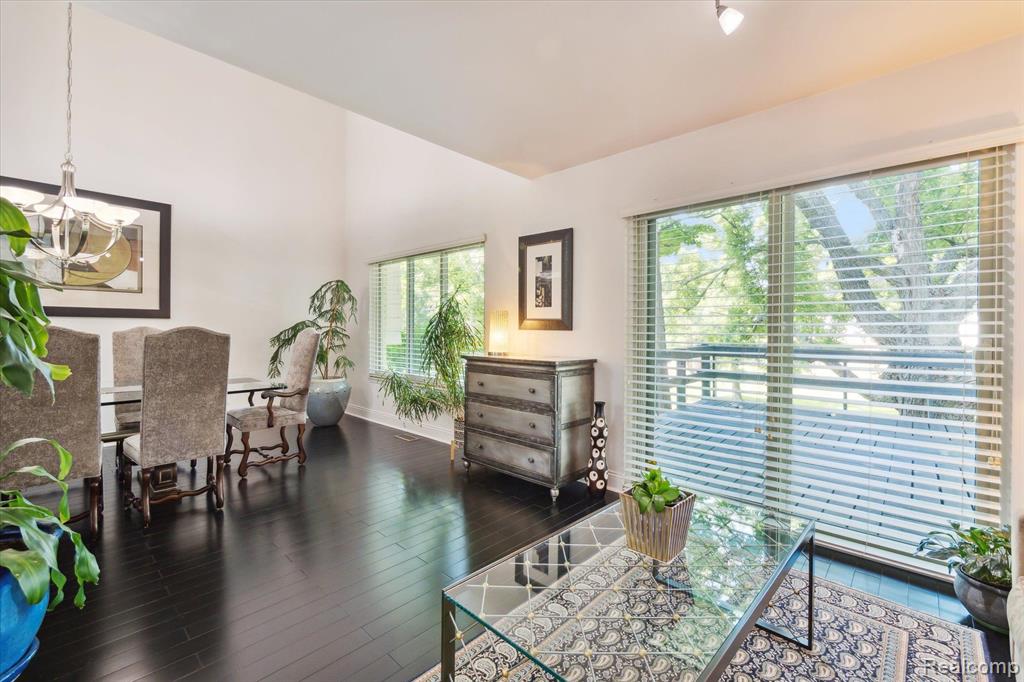 427 Rolling Green Circle South Rochester Hills, MI 48309 - Photo 11 of 54