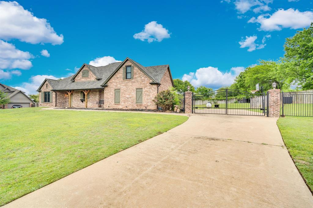 3052 Keri Lane Midlothian, TX 76065 - Photo 35 of 40 a view of house with garden