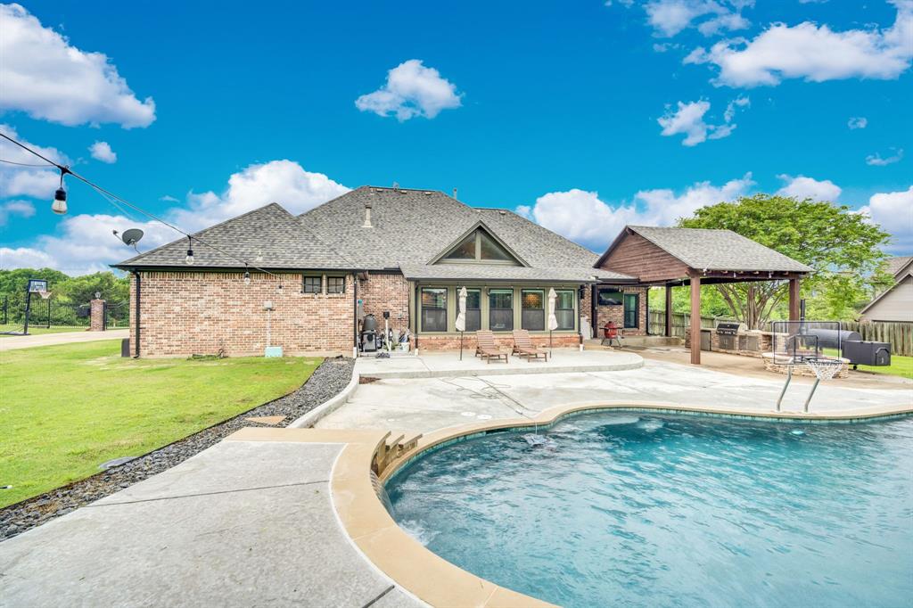 3052 Keri Lane Midlothian, TX 76065 - Photo 4 of 40 a house view with a seating space