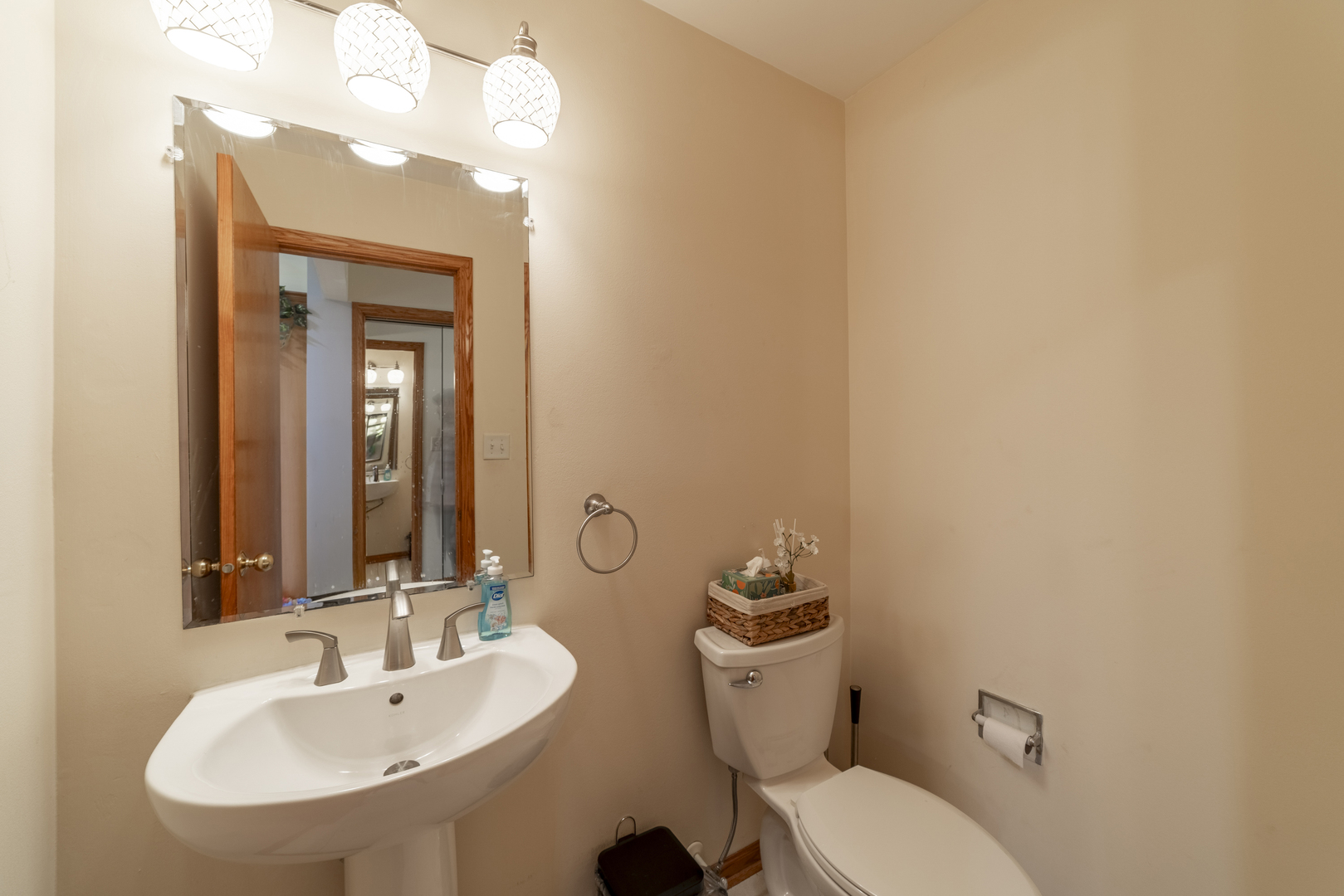 1071 Yamma Ridge New Lenox, IL 60451 - Photo 21 of 51 a bathroom with a toilet a sink and mirror