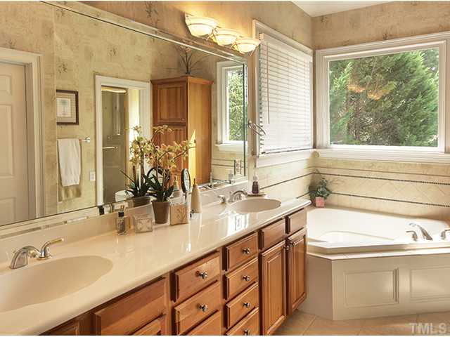 10517 Charmford Way Raleigh, NC 27615 - Photo 9 of 25