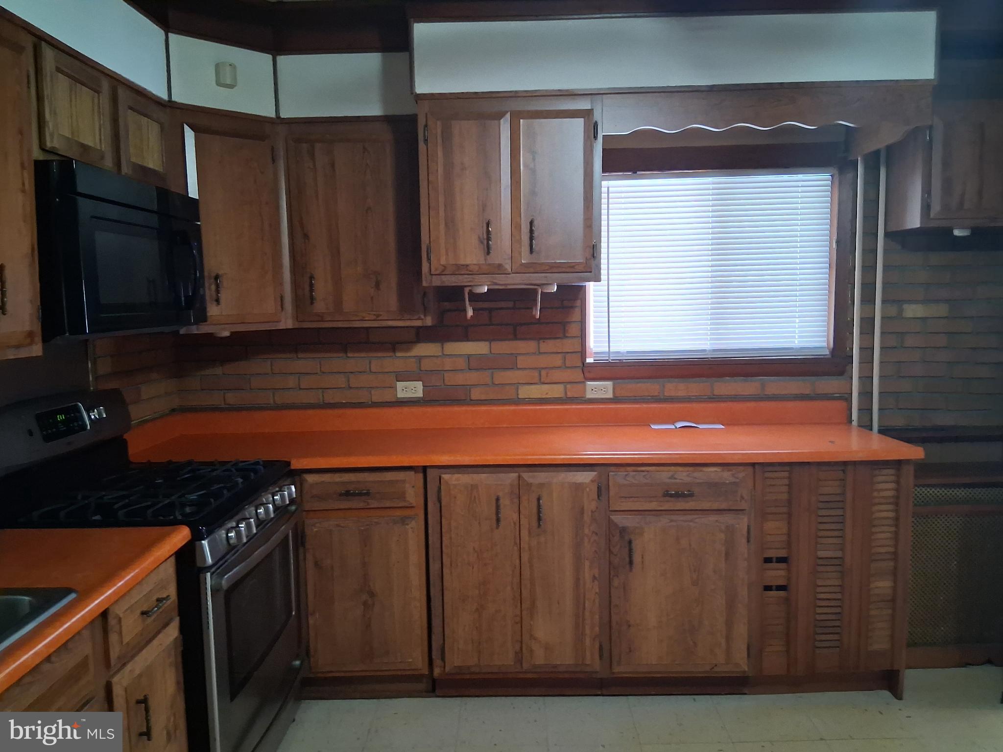 265 View Street Johnstown, PA 15902 - Photo 5 of 64 Charming kitchen picture #4.