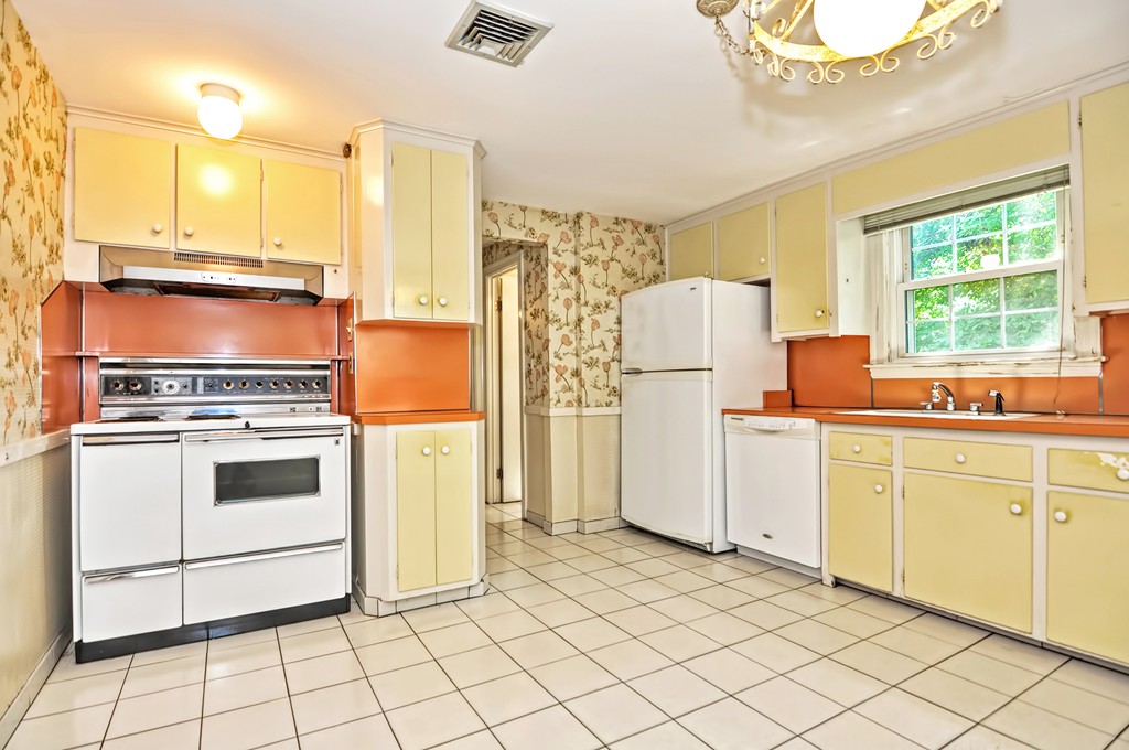 103 Pine Ridge Road Medford, MA 02155 - Photo 14 of 30