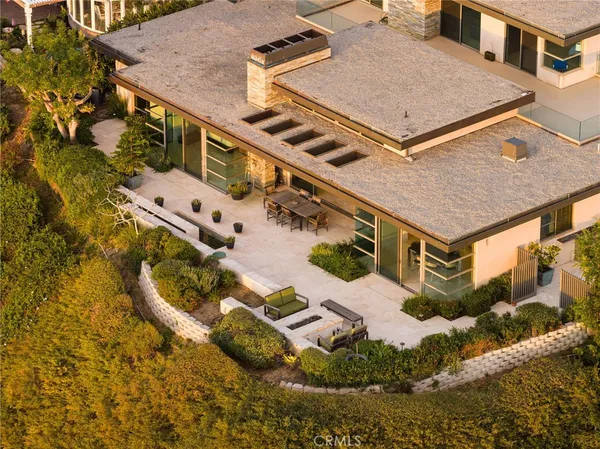 a view of an house with roof deck