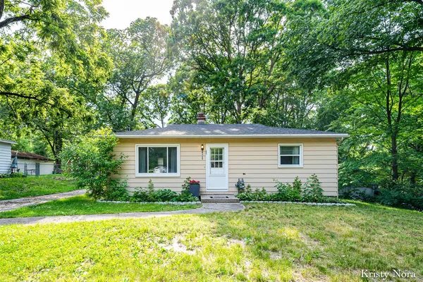$239,900 | 4329 Laura Avenue Northwest, Comstock Park, MI 49321