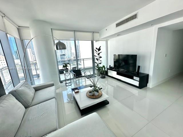 92 Southwest 3rd Street, Unit 1410 Miami, FL 33130 - Photo 4 of 40