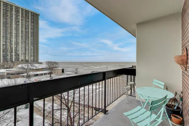 $299,900 | 5901 North Sheridan Road, Unit 6K, Chicago, IL 60660