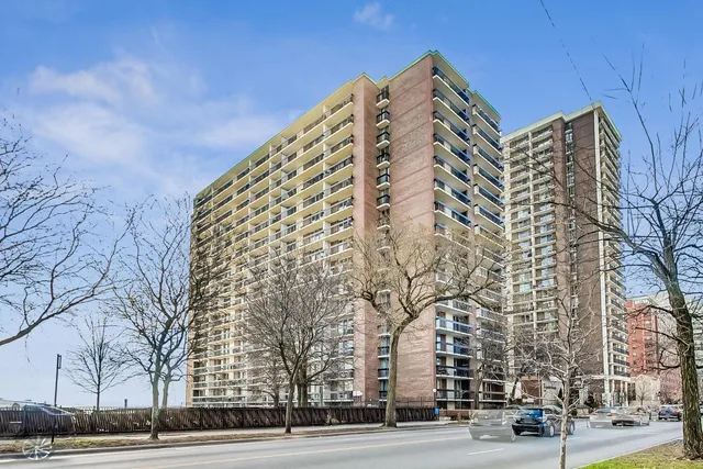 $299,900 | 5901 North Sheridan Road, Unit 6K, Chicago, IL 60660