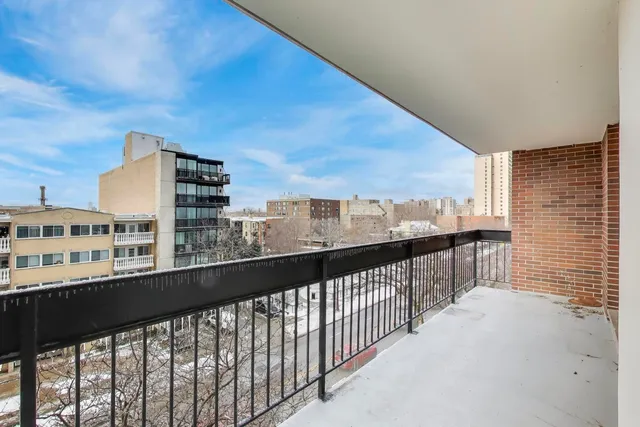$299,900 | 5901 North Sheridan Road, Unit 6K, Chicago, IL 60660