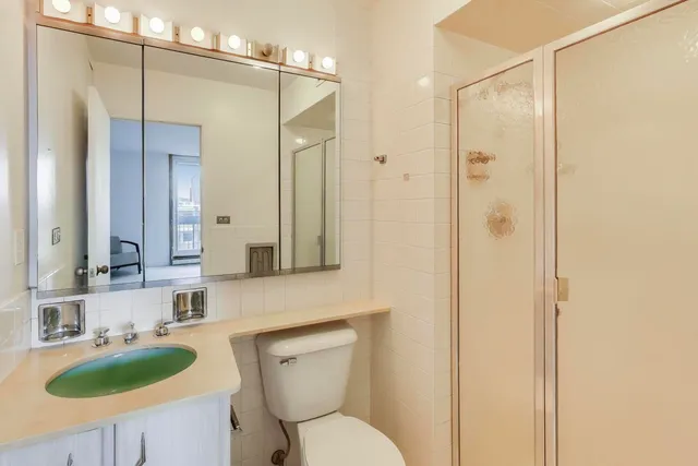 $299,900 | 5901 North Sheridan Road, Unit 6K, Chicago, IL 60660