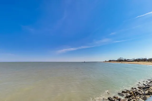 $299,900 | 5901 North Sheridan Road, Unit 6K, Chicago, IL 60660