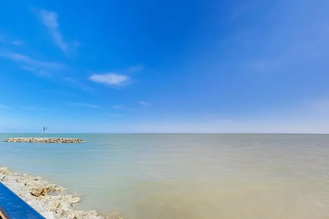 $299,900 | 5901 North Sheridan Road, Unit 6K, Chicago, IL 60660