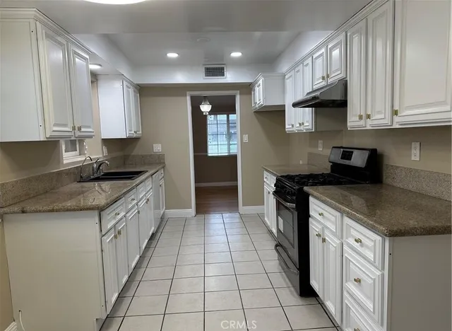 $3,390 | 1901 West Page Avenue, Fullerton, CA 92833