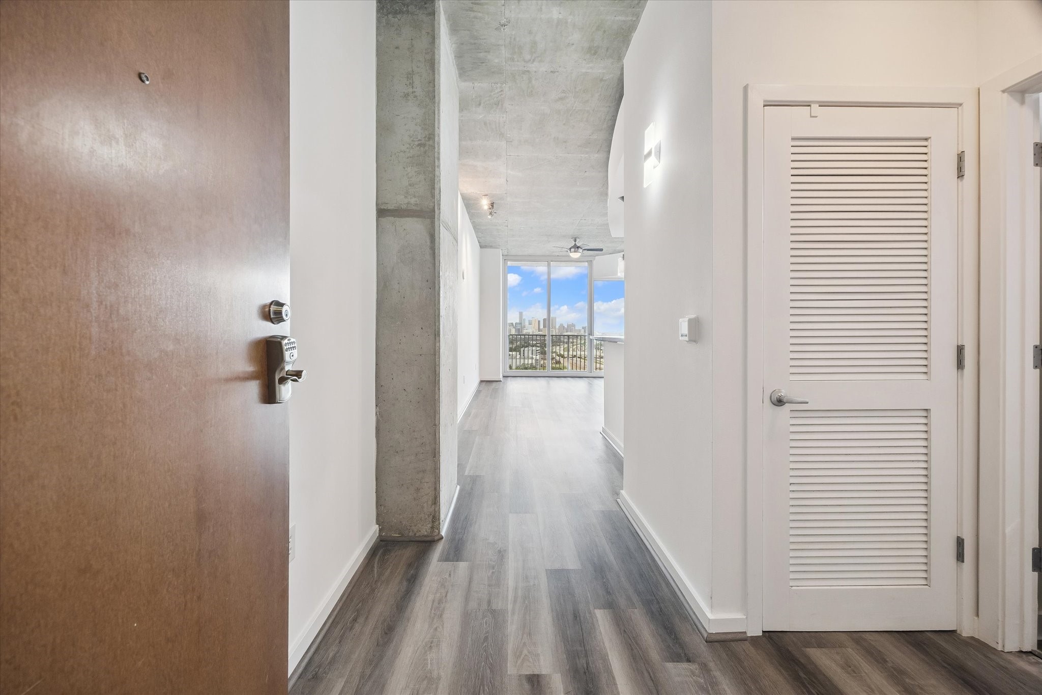 5925 Almeda Road, Unit 11615 Houston, TX 77004 - Photo 4 of 23 As soon as you walk in you are greeted by a spectacular downtown view