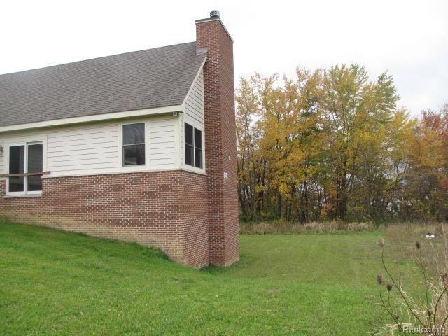 10732 Chase Lake Road Fowlerville, MI 48836 - Photo 16 of 69 IMG_4520.jpg