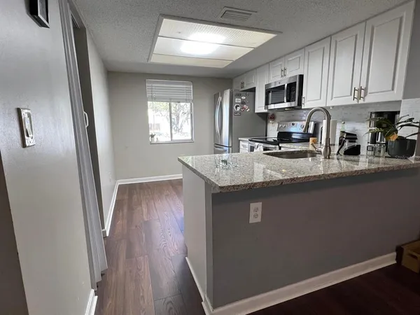 $1,750 | 102 Palmetto Court, Unit 2, Oldsmar, FL 34677