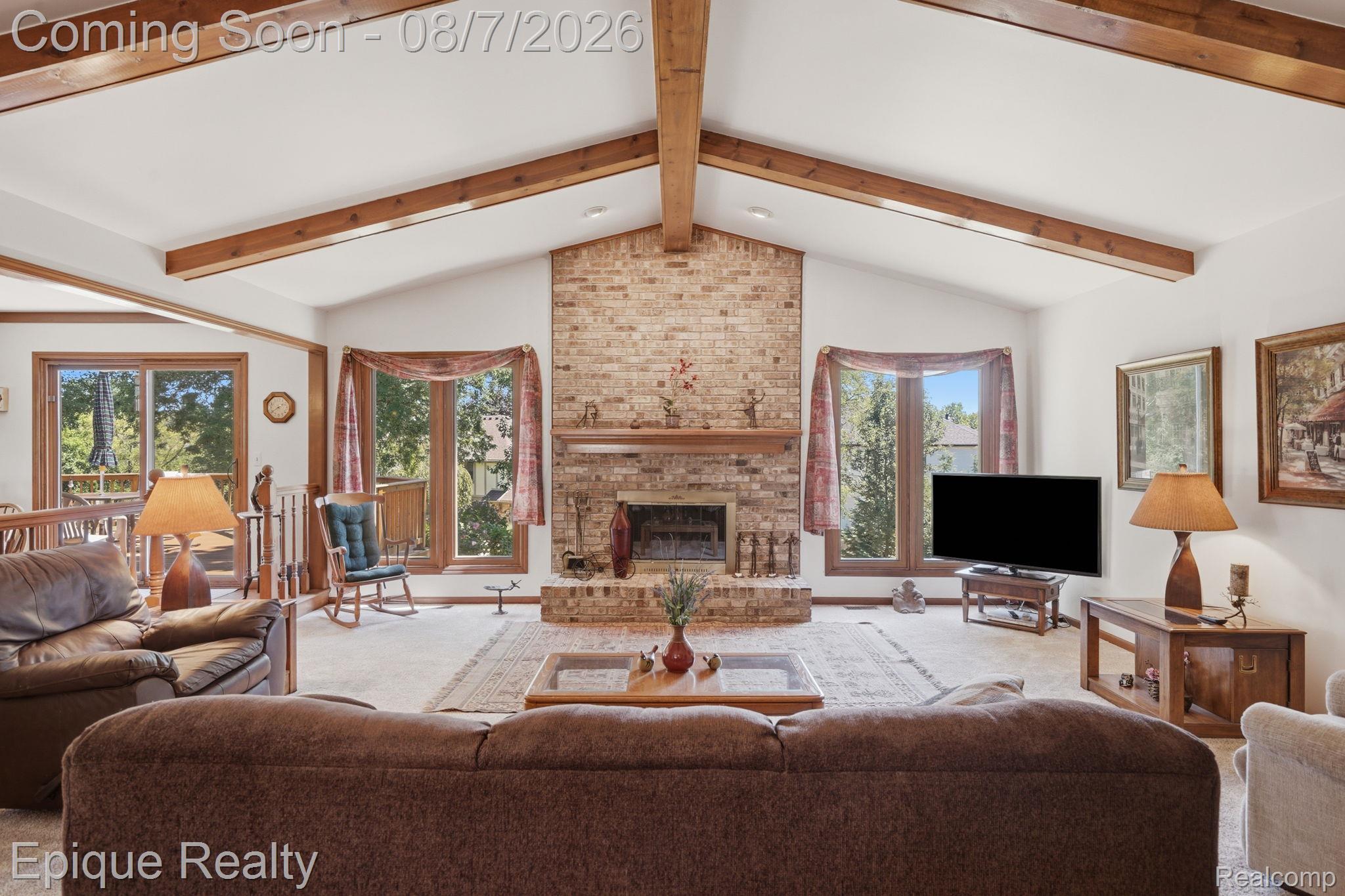 1162 Grandview Drive Rochester, MI 48306 - Photo 4 of 34 CATHEDRAL CEILINGS IN GREAT RM.jpg