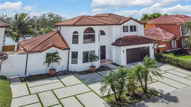 $999,900 | 8416 Northwest 201st Street, Hialeah, FL 33015