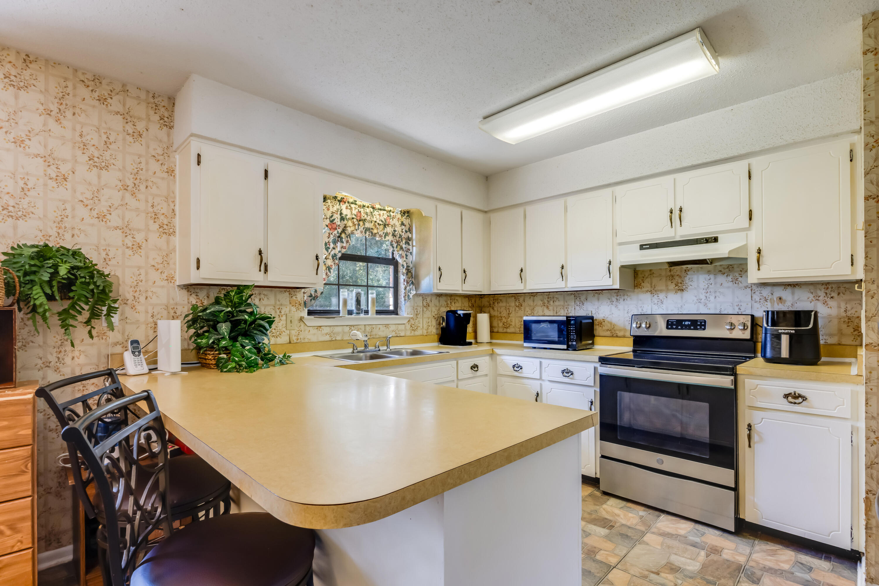 3382 Polly Lane Crestview, FL 32539 - Photo 11 of 31 3382 Kitchen3