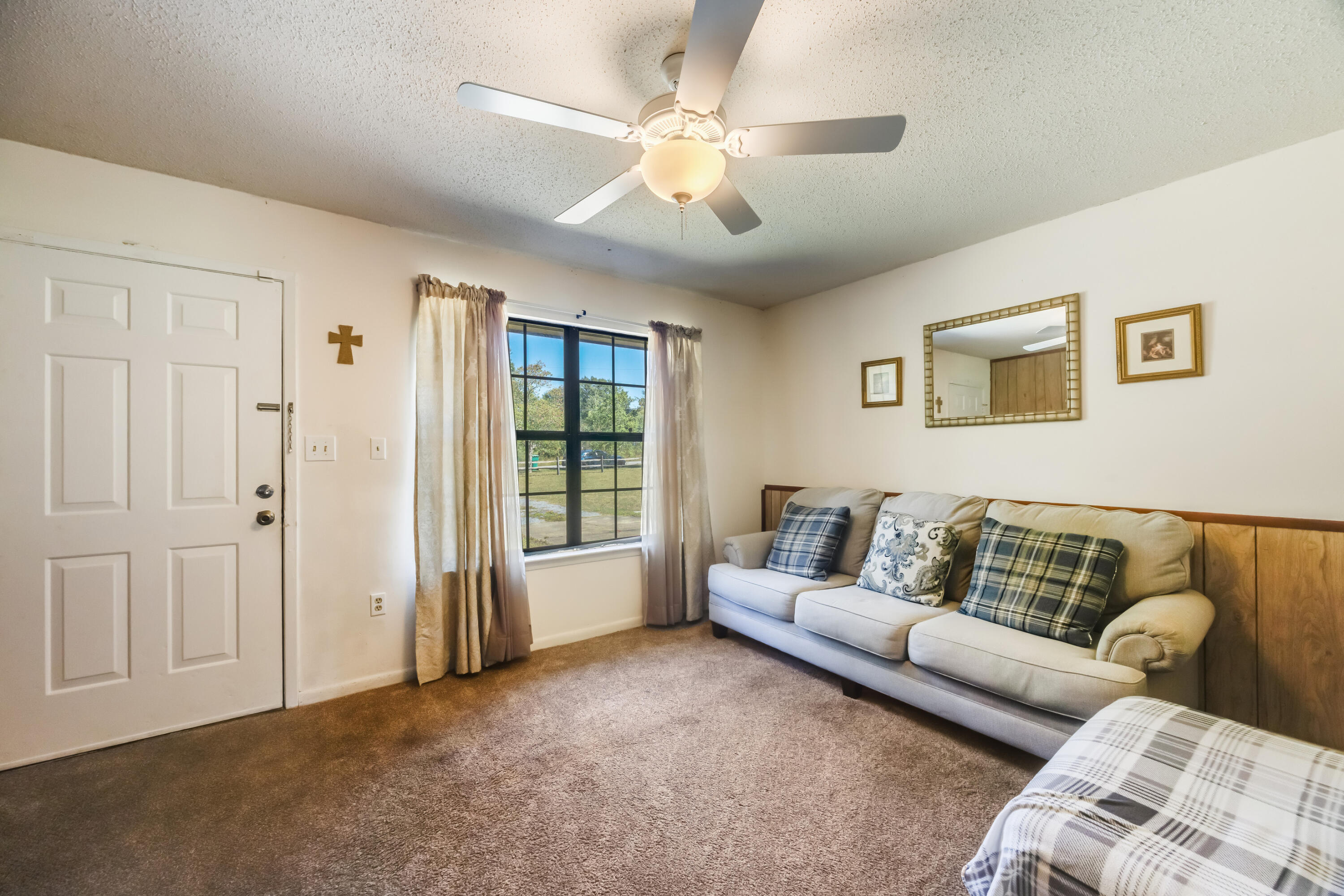 3382 Polly Lane Crestview, FL 32539 - Photo 5 of 31 3382 Living1