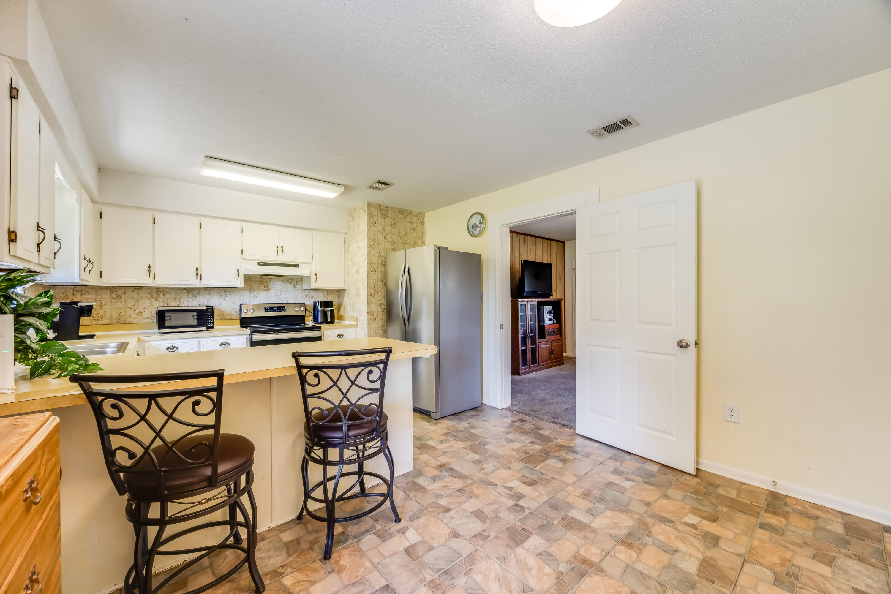 3382 Polly Lane Crestview, FL 32539 - Photo 10 of 31 3382 Kitchen2