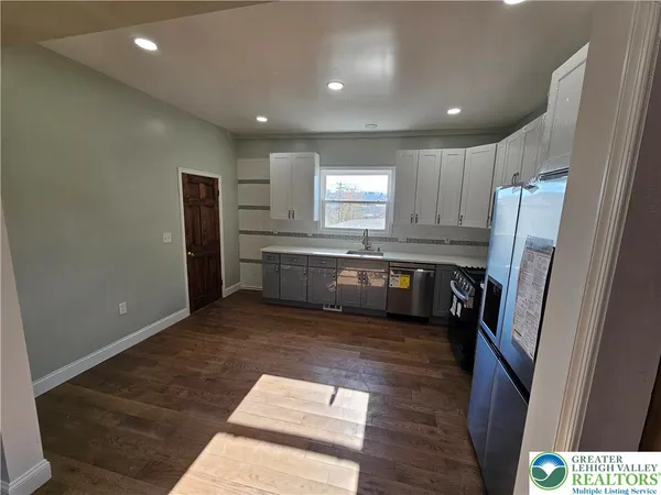 $2,400 | 912 Spring Garden Street, Easton, PA 18042