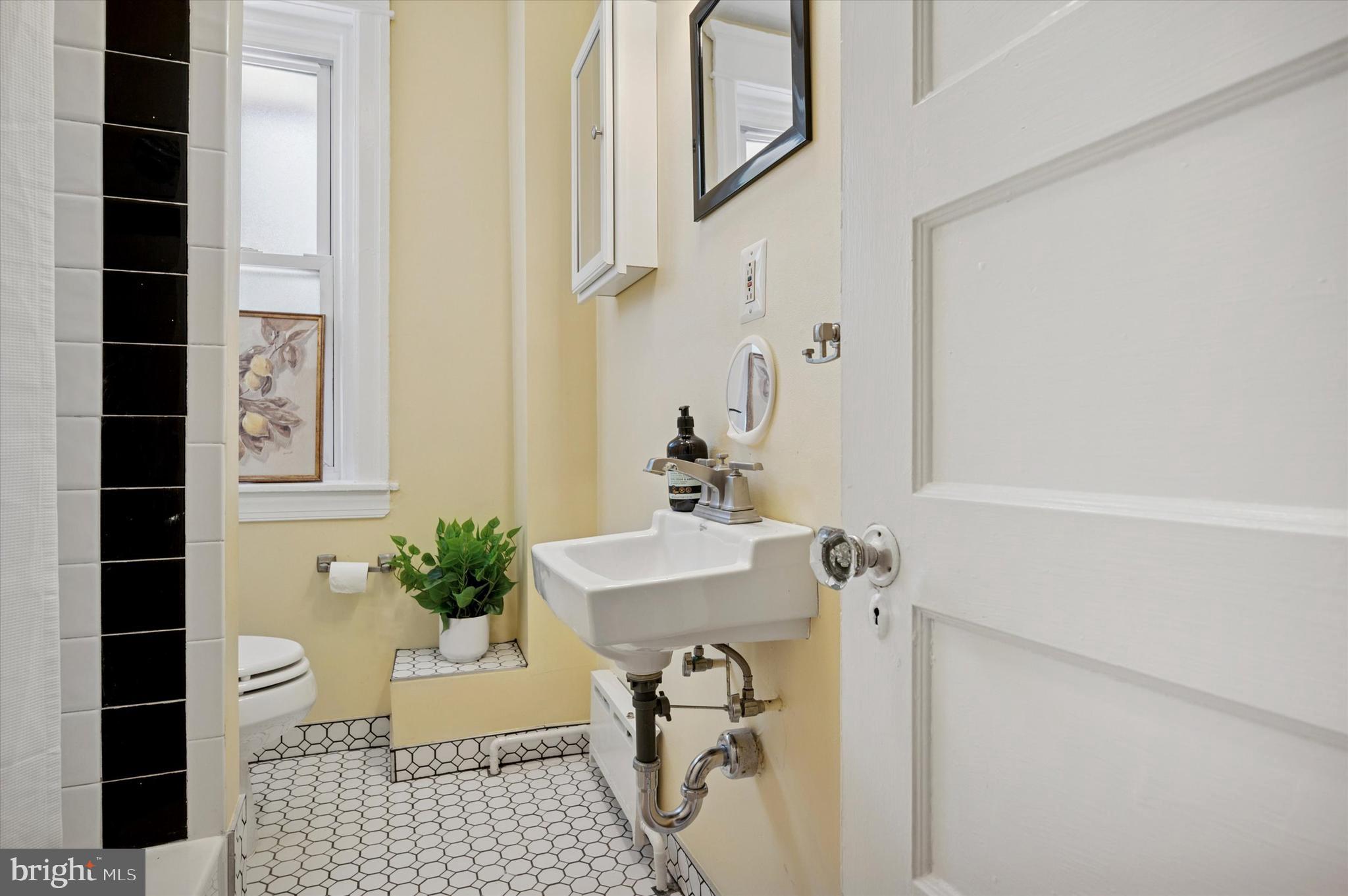 525 Burnham Road Philadelphia, PA 19119 - Photo 20 of 36 a bathroom with a sink toilet and shower