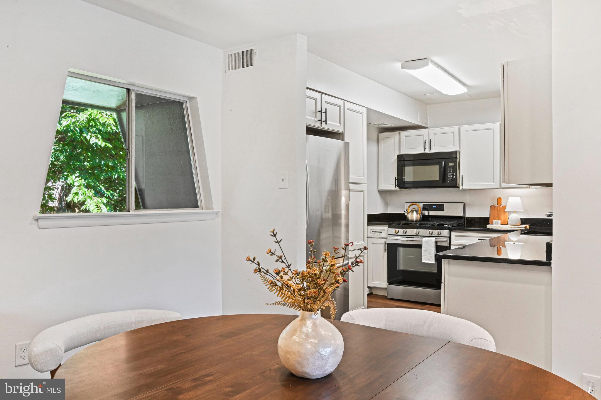 11614 Vantage Hill Road, Unit 21C Reston, VA 20190 - Photo 4 of 46 Gallery Image 4