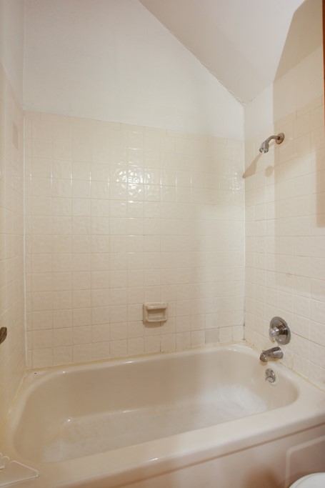 708 Graham Place, Unit 205 Austin, TX 78705 - Photo 11 of 11 a bathroom with a bathtub