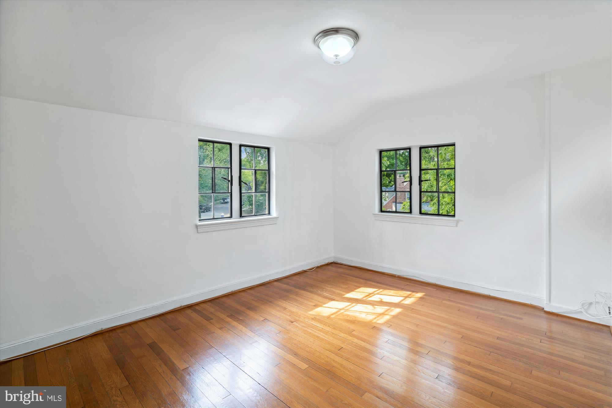 5906 Forest Road Cheverly, MD 20785 - Photo 17 of 30 Main bedroom