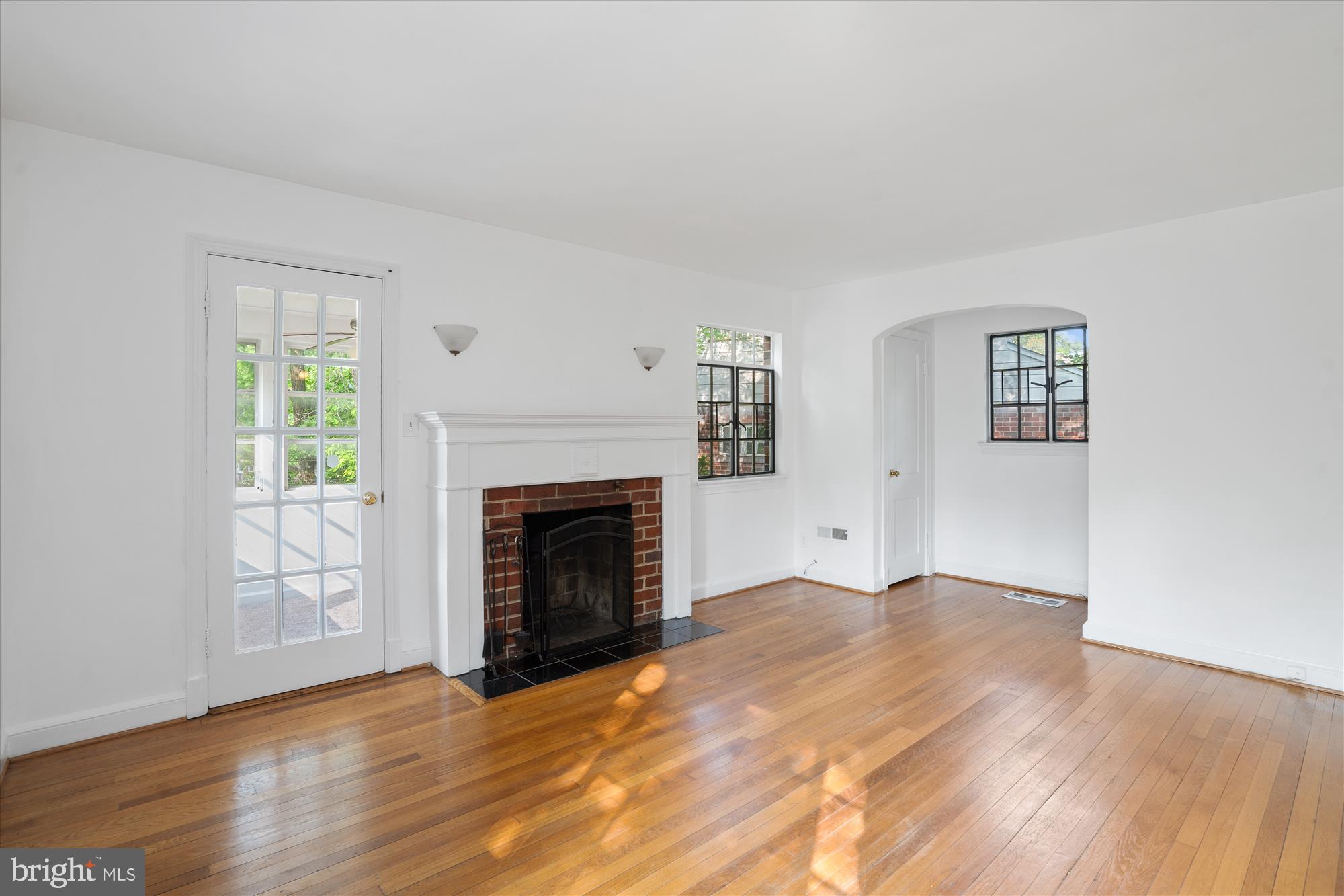 5906 Forest Road Cheverly, MD 20785 - Photo 3 of 30 Living Room