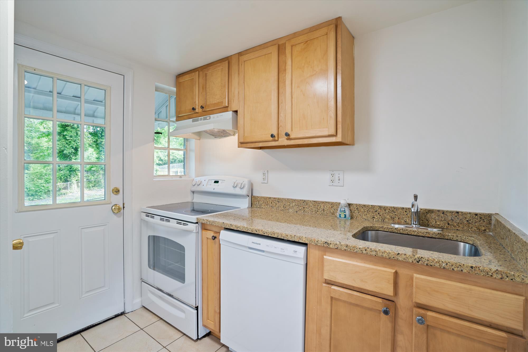 5906 Forest Road Cheverly, MD 20785 - Photo 10 of 30 Kitchen- new dishwasher