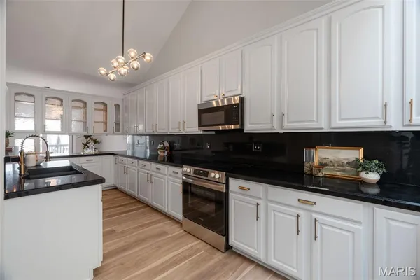 $539,900 | 730 Willow Spring Hill Court, Chesterfield, MO 63017