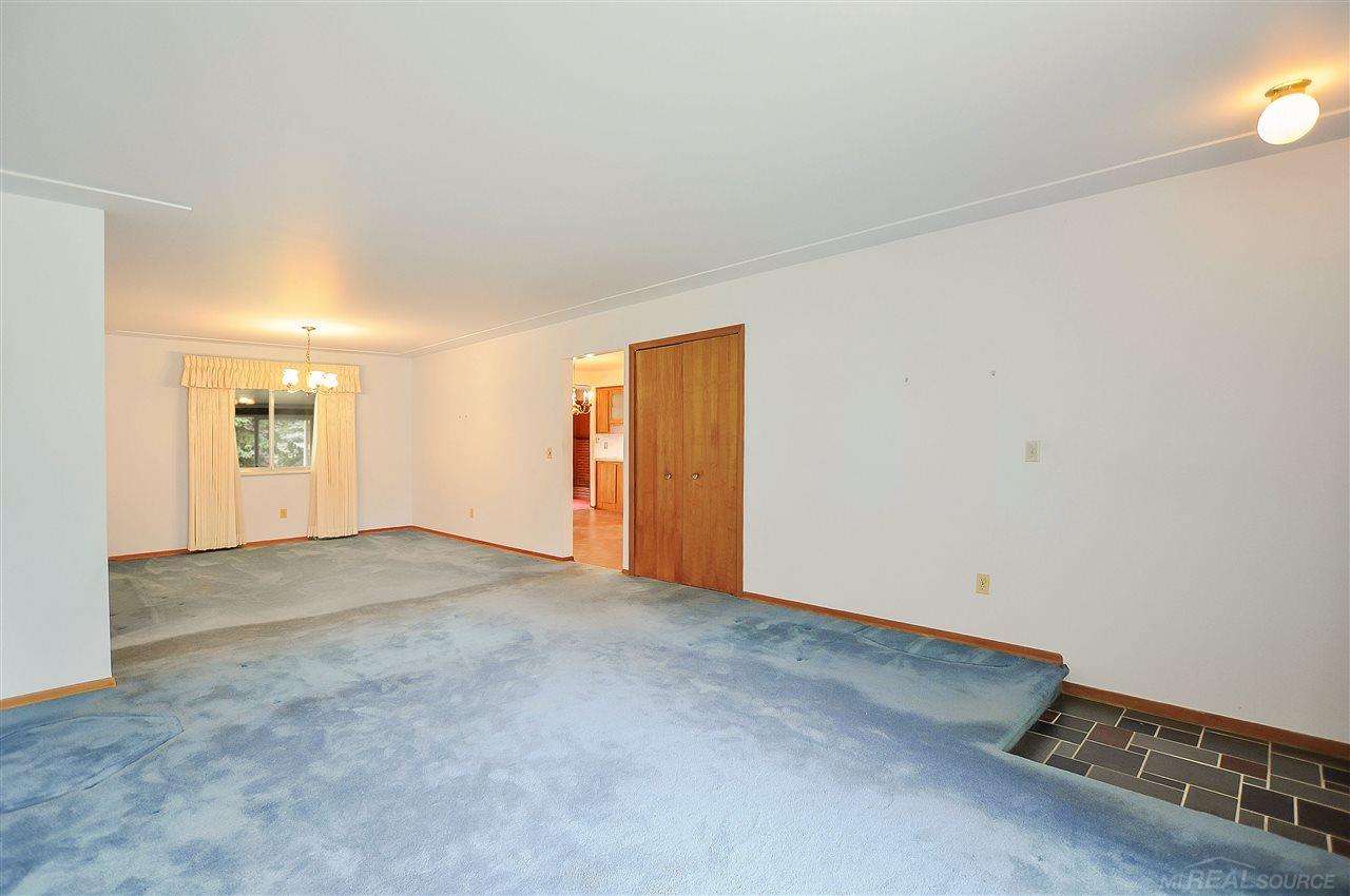 820 Hampton Road Grosse Pointe, MI 48236 - Photo 3 of 29 31355837-2.JPG