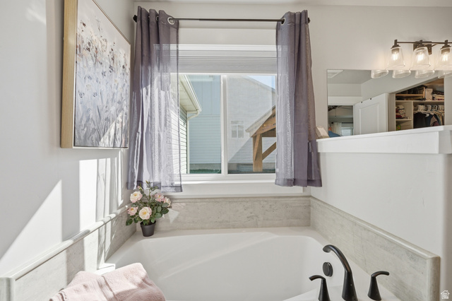 638 Canyon Rim Road Smithfield, UT 84335 - Photo 17 of 56 Bathroom with an over-sized bath