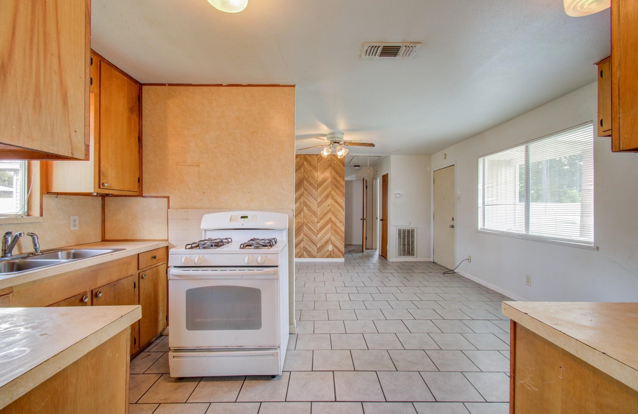 3606 Almeda Genoa Road Houston, TX 77047 - Photo 8 of 22 Gallery Image 8