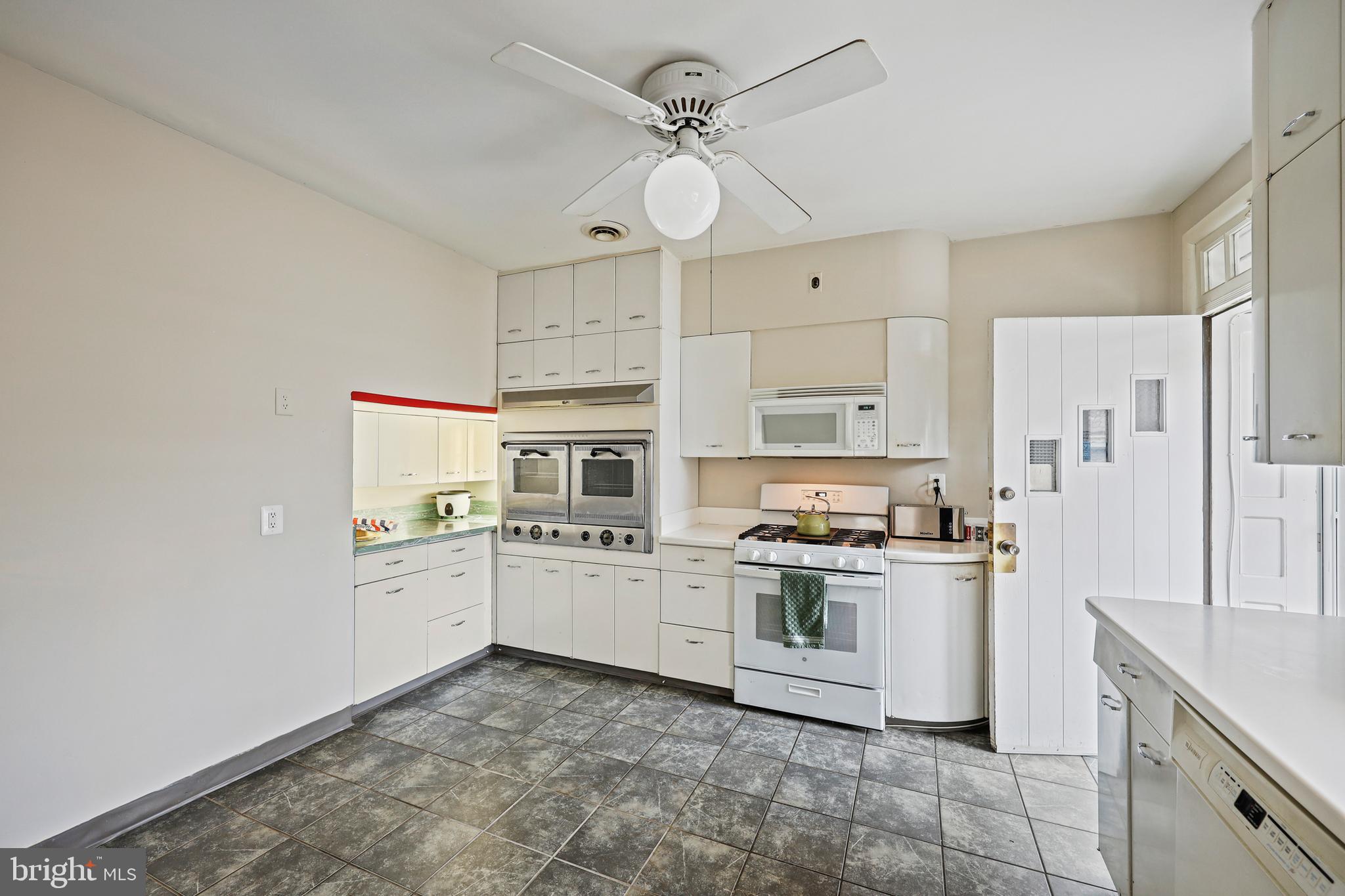 119 St Dunstans Road Baltimore, MD 21212 - Photo 17 of 54 Kitchen