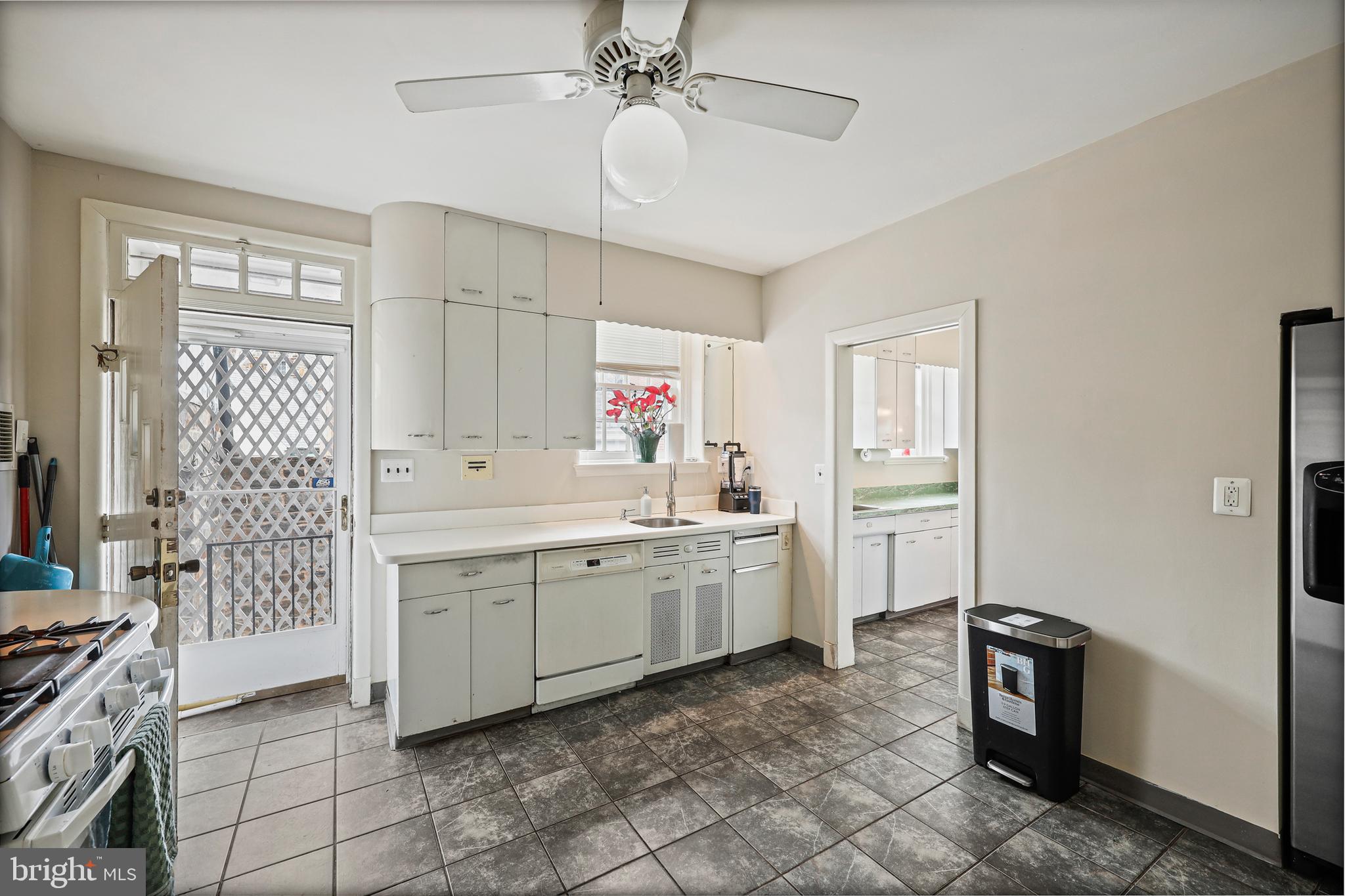 119 St Dunstans Road Baltimore, MD 21212 - Photo 18 of 54