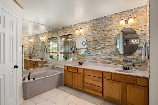 $1,295,000 | 1311 Williamson Road, Granbury, TX 76048