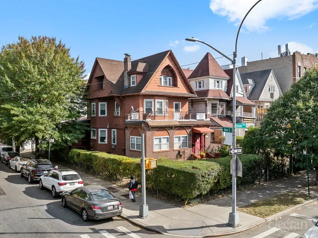 $3,550,000 | 339 Ocean Parkway | Kensington