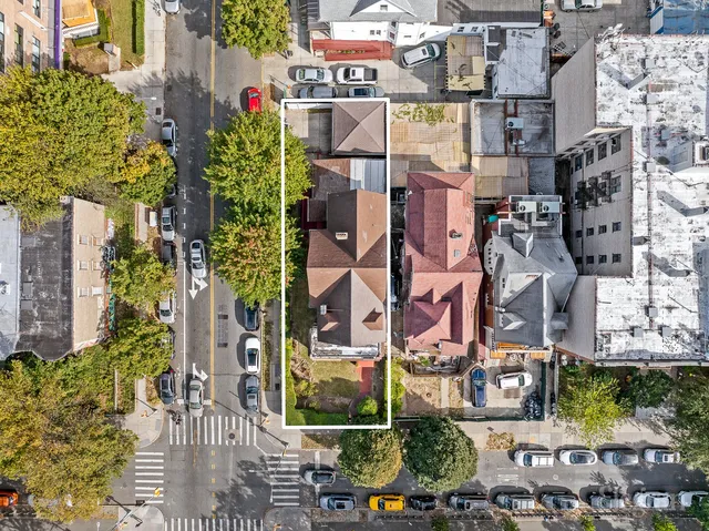 $3,550,000 | 339 Ocean Parkway | Kensington