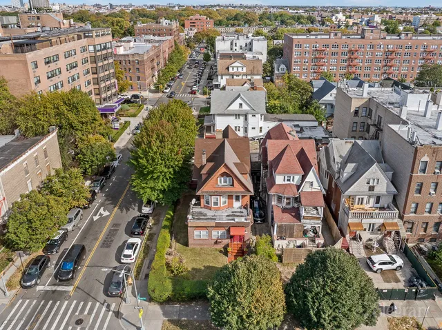 $3,550,000 | 339 Ocean Parkway | Kensington