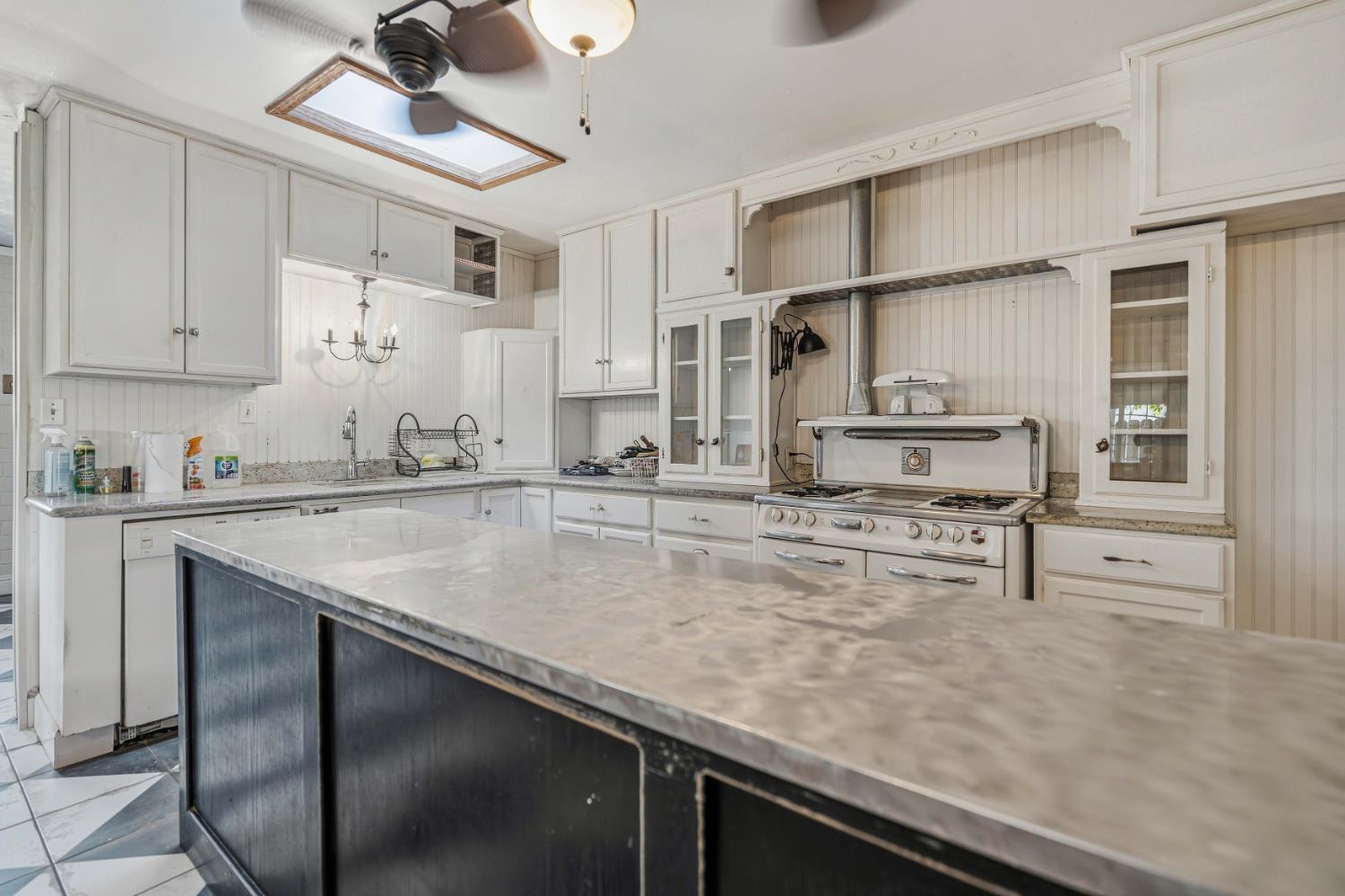 6910 Lathrop Road Manteca, CA 95336 - Photo 8 of 94 Gallery Image 8