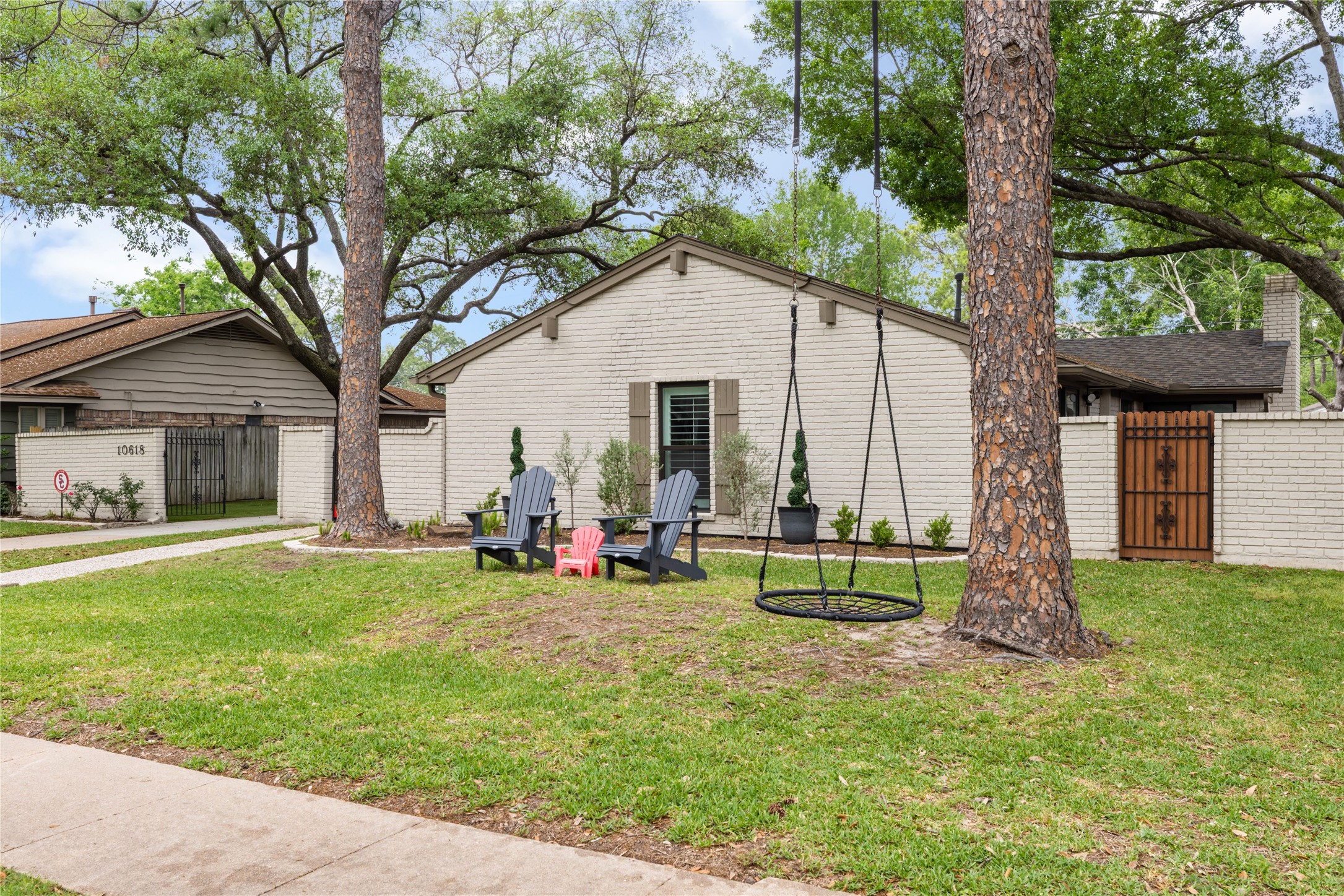 10618 Cranbrook Road Houston, TX 77042 - Photo 1 of 18