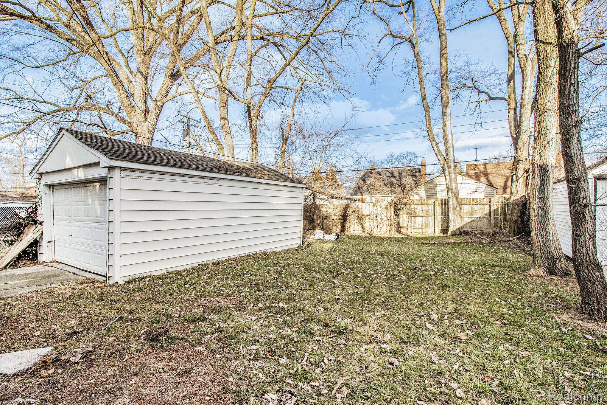 17686 Sunderland Road Detroit, MI 48219 - Photo 3 of 6 Gallery Image 3