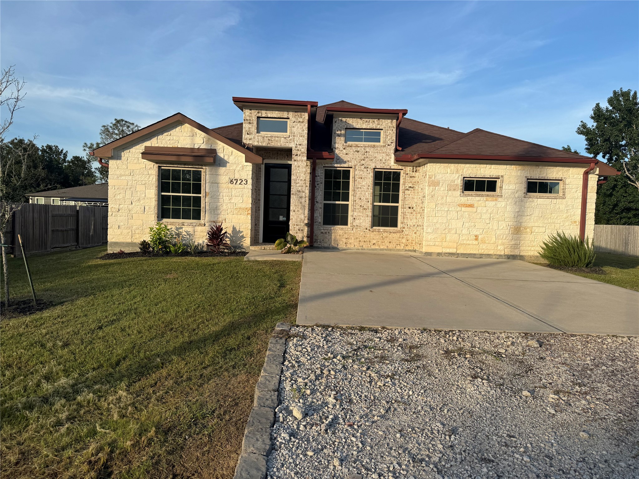 6723 Windhaven Road Liverpool, TX 77577 - Photo 1 of 27 Gallery Image 1