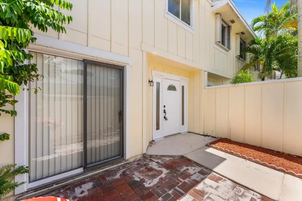 a view of a back yard of the house